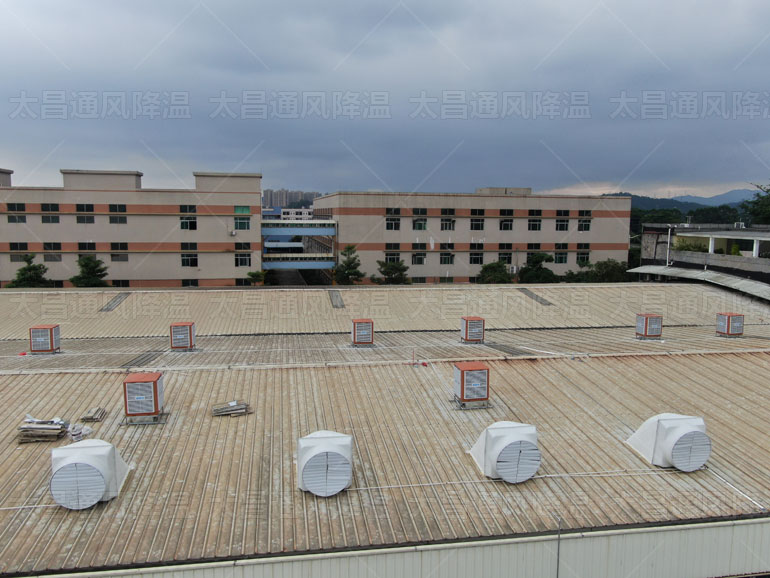 夏季炎熱，大型廠房通風(fēng)降溫設(shè)備怎么選擇呢？