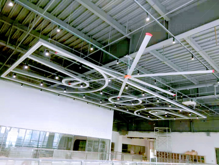 大型廠房通風(fēng)降溫什么設(shè)備好用？工業(yè)大風(fēng)扇如何？