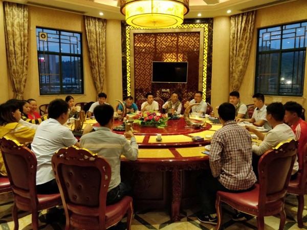 齊心協(xié)力，為公司的未來(lái)再創(chuàng)輝煌！